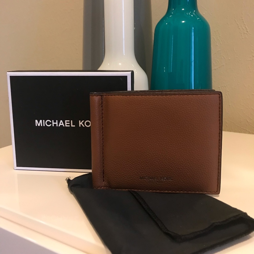 BNIB Michael Kors RFID bifold with money clip
